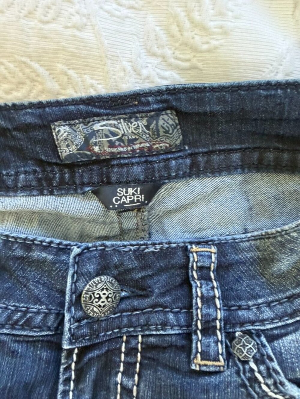 Silver Jeans Suki Capri Dark Wash Y2K Embroidered Jeans W29 - Picture 4 of 9
